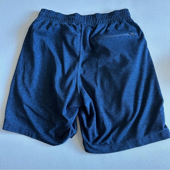 Vuori men’s shorts - Picture 2 of 9